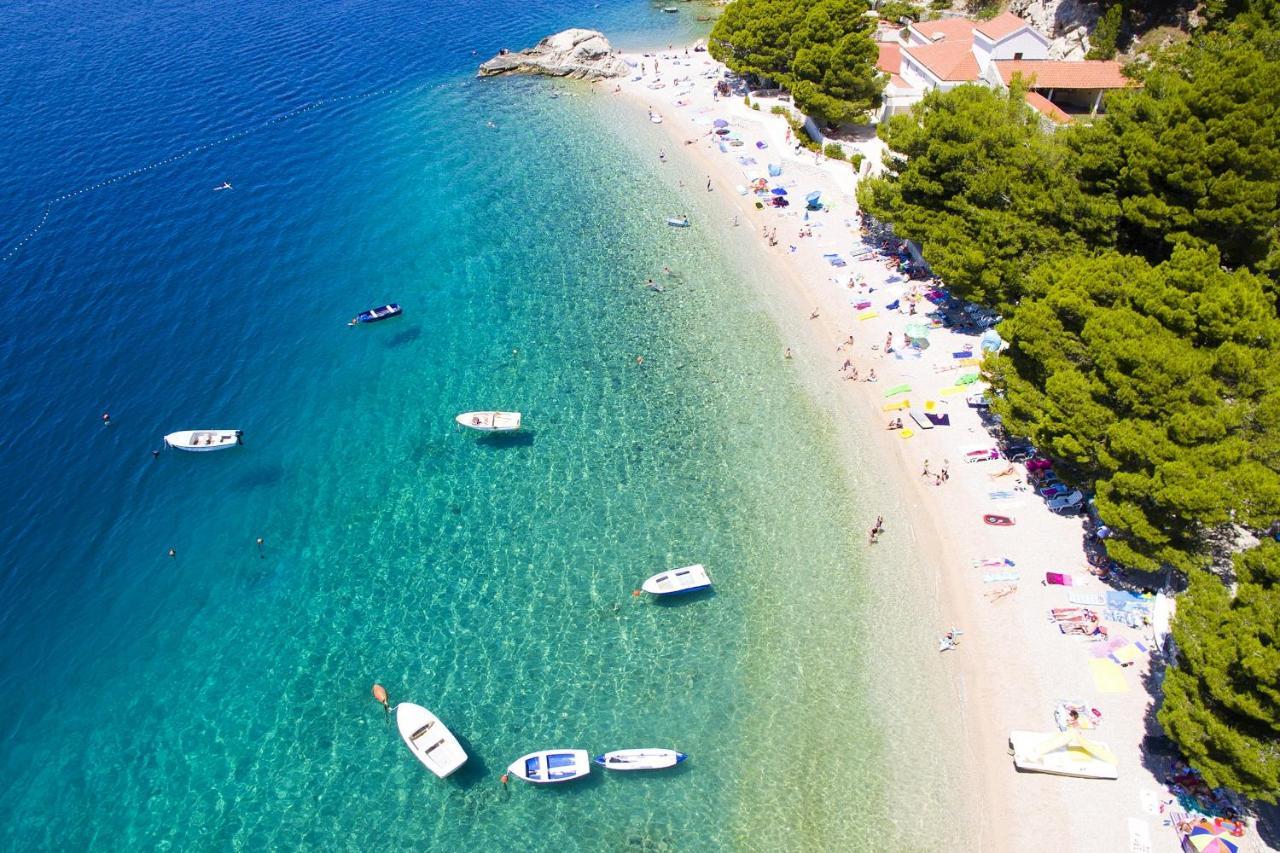 Apartments By The Sea Brela, Makarska - 16065 ภายนอก รูปภาพ