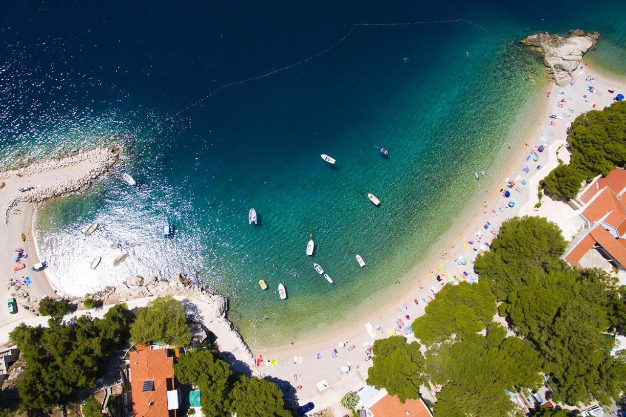 Apartments By The Sea Brela, Makarska - 16065 ภายนอก รูปภาพ