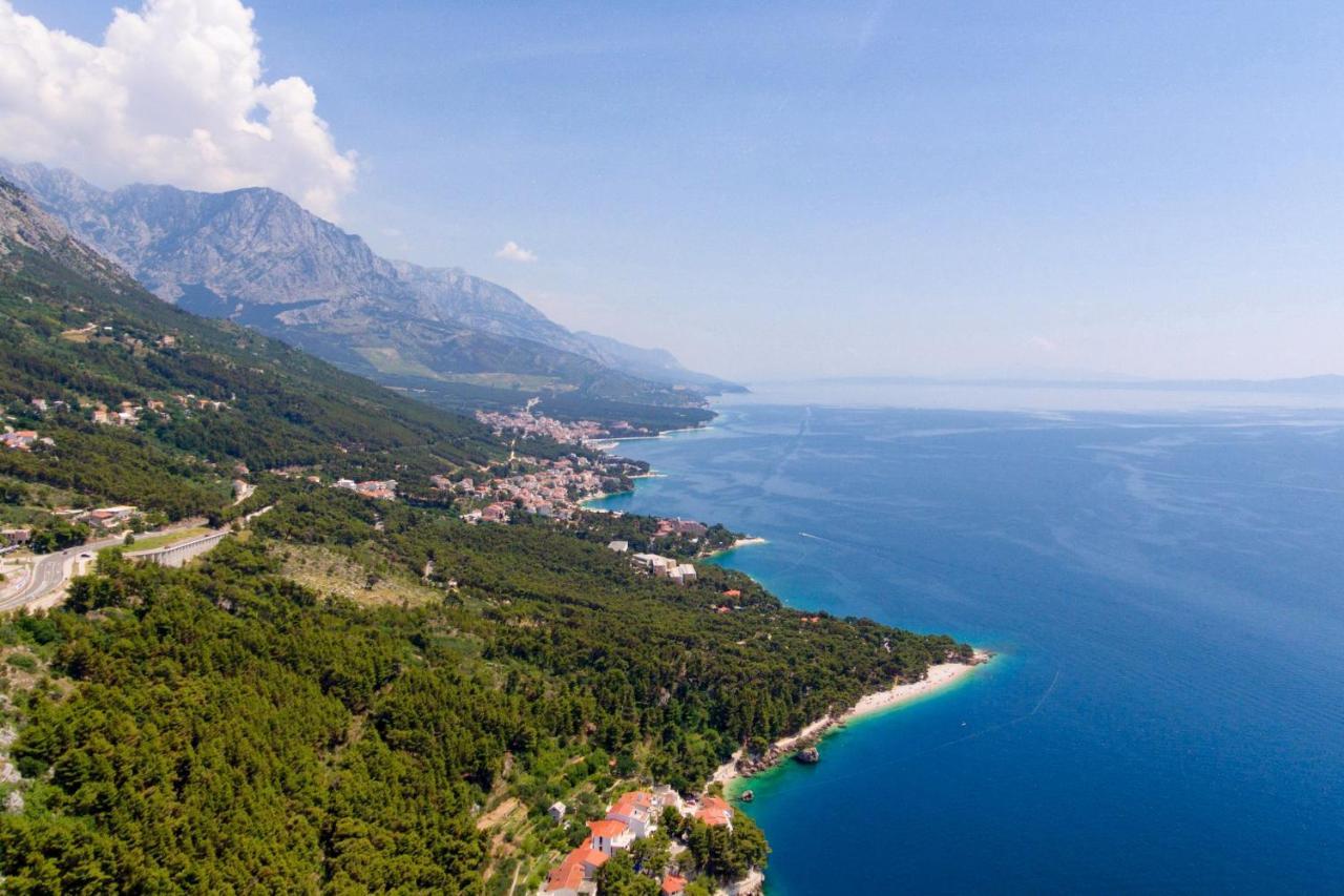 Apartments By The Sea Brela, Makarska - 16065 ภายนอก รูปภาพ