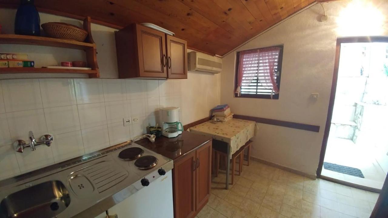 Apartments By The Sea Brela, Makarska - 16065 ภายนอก รูปภาพ